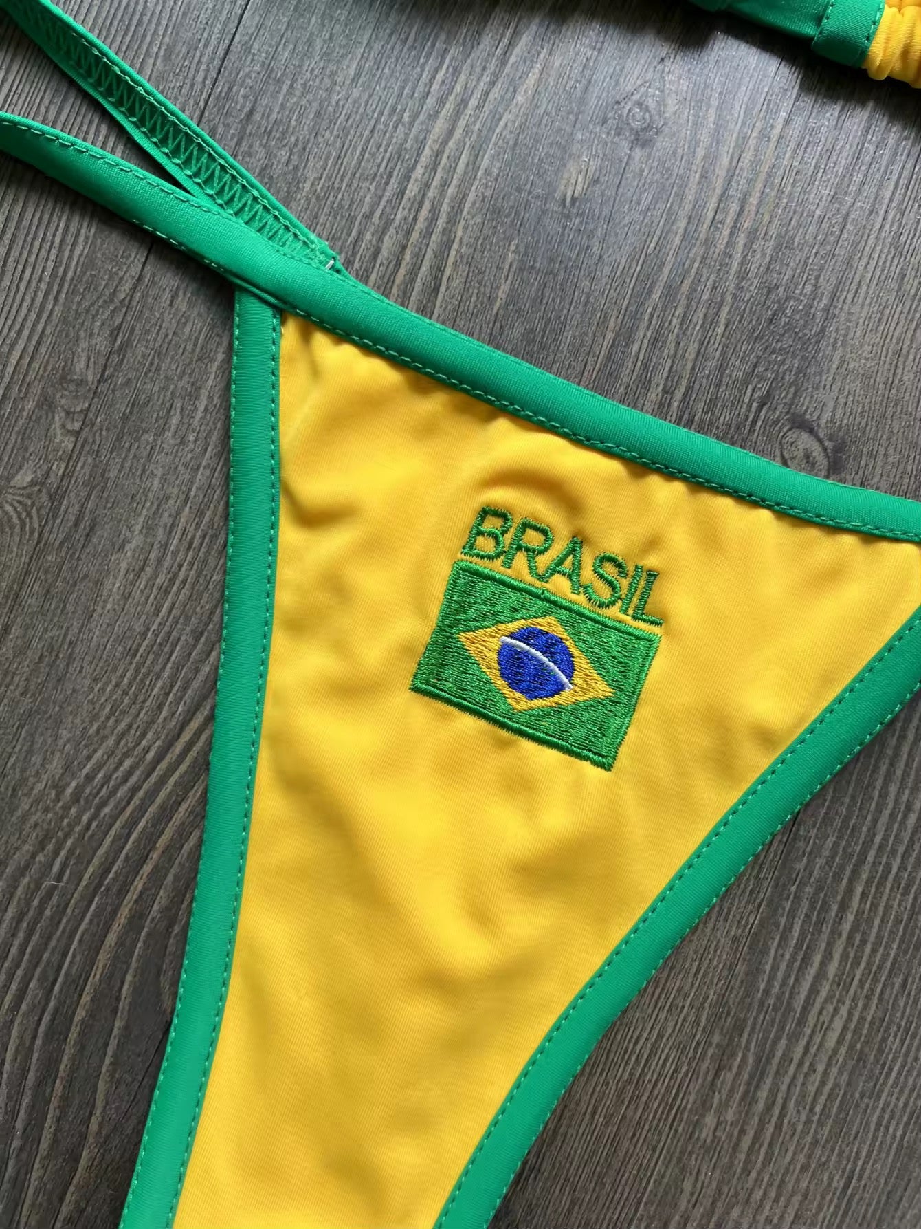 Beachwear | Bikini Brasil Tropical – Stampa Verde e Oro