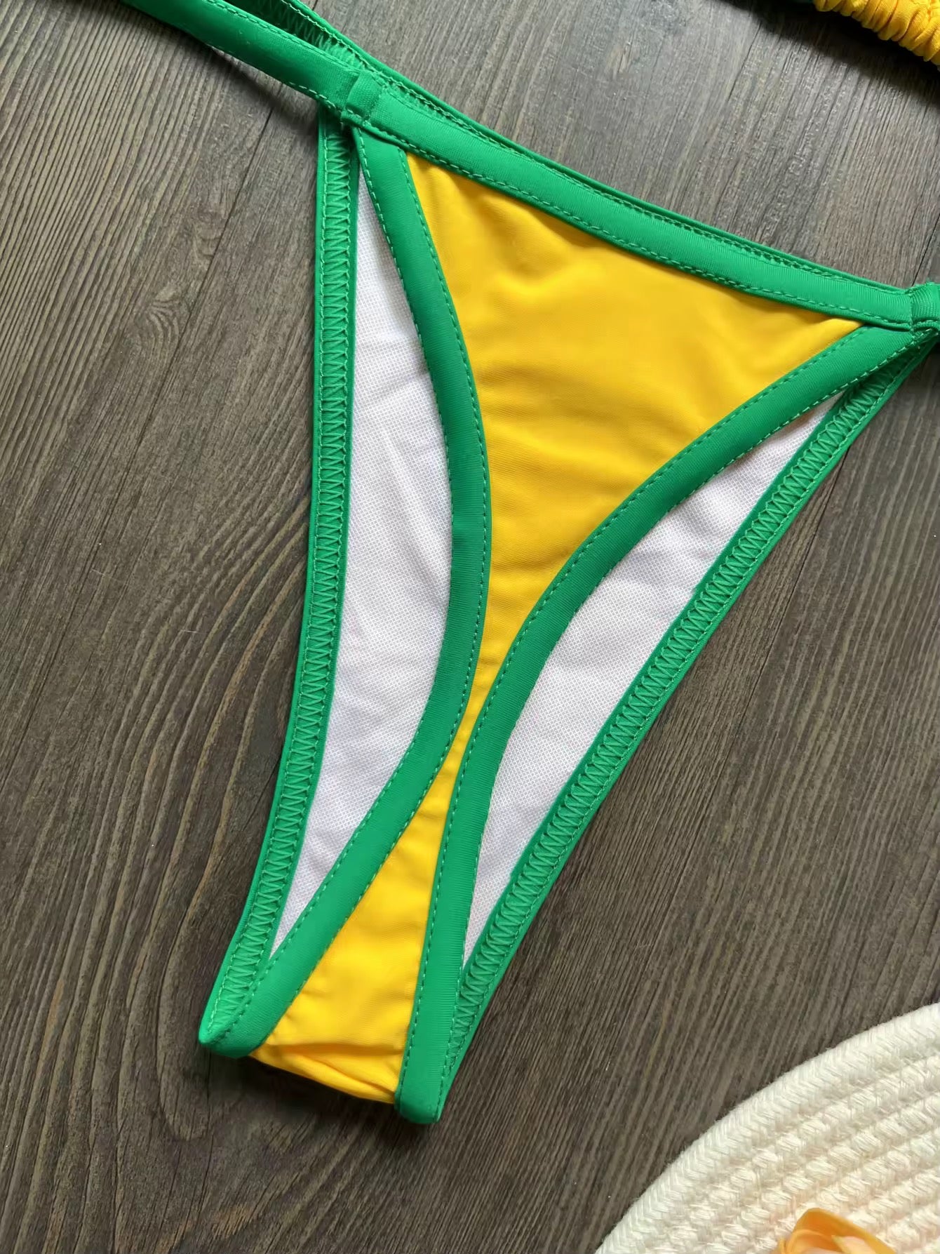 Beachwear | Bikini Brasil Tropical – Stampa Verde e Oro